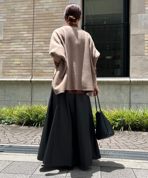 DouDou（ドゥドゥ）の「インターシャロゴポンチョニット（ニット/セーター・レディース・ライトグレー/オフホワイト/モカ/ブラック・FREE）」の11枚目の写真