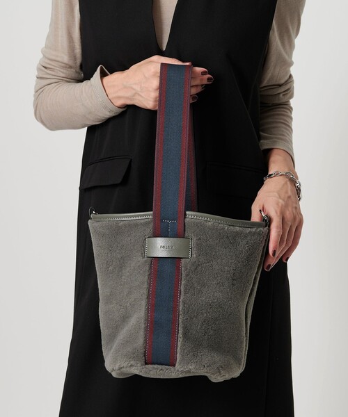 folna(フォルナ)の「【別注】<Folna>フェイクムートン ワンショルダーバッグ(ショルダーバッグ・レディース・グレー/モカ・FREE)」の1枚目の写真