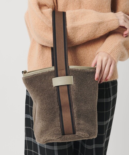 folna(フォルナ)の「【別注】<Folna>フェイクムートン ワンショルダーバッグ(ショルダーバッグ・レディース・グレー/モカ・FREE)」の2枚目の写真