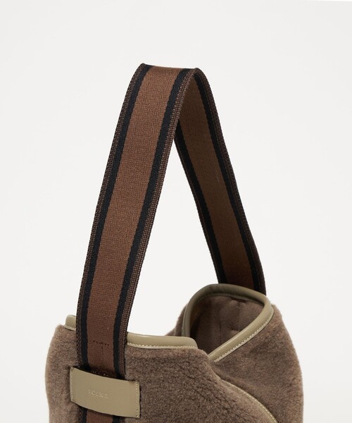 folna(フォルナ)の「【別注】<Folna>フェイクムートン ワンショルダーバッグ(ショルダーバッグ・レディース・グレー/モカ・FREE)」の8枚目の写真