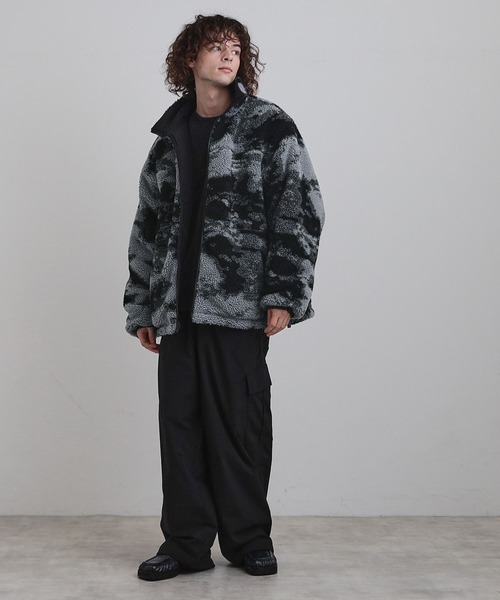 tk.TAKEO KIKUCHI（ティーケータケオキクチ）の「【WEB限定】リバーシブルボアブルゾン（ブルゾン・メンズ・オフホワイト/チャコールグレー/ブラック・01/02/03）」の15枚目の写真