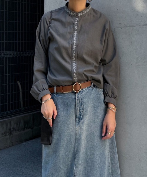 LBC（エルビーシー）の「エクリュ エンブロイダリーシャツ（シャツ/ブラウス・レディース・グレイッシュベージュ/チャコール/ミント・M）」の4枚目の写真