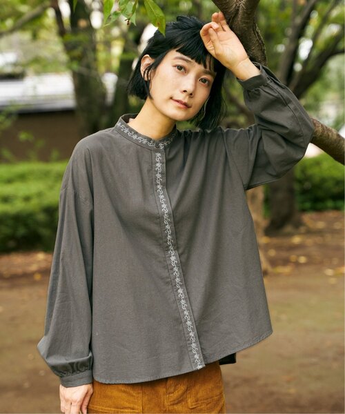 LBC（エルビーシー）の「エクリュ エンブロイダリーシャツ（シャツ/ブラウス・レディース・グレイッシュベージュ/チャコール/ミント・M）」の8枚目の写真