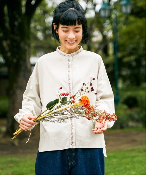 LBC（エルビーシー）の「エクリュ エンブロイダリーシャツ（シャツ/ブラウス・レディース・グレイッシュベージュ/チャコール/ミント・M）」の9枚目の写真