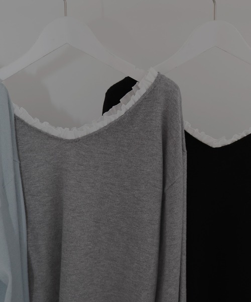 Mili affinity（ミリアフィニティー）の「オフショルフリルバイカラーニット（Tシャツ/カットソー・レディース・杢グレー/ブルー/アイボリー/ブラック・FREE）」の8枚目の写真