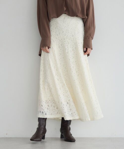 YECCA VECCA(イェッカヴェッカ)の「フラワー起毛レースマーメイドスカート(スカート・レディース・オフホワイト・FREE)」の1枚目の写真
