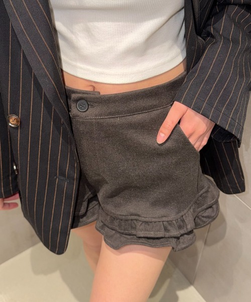 mebole(メボレ)の「ダブルフリルショートパンツ(その他パンツ・レディース・ブラック/グレー・MEDIUM/SMALL)」の1枚目の写真