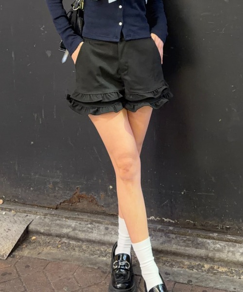 mebole(メボレ)の「ダブルフリルショートパンツ(その他パンツ・レディース・ブラック/グレー・MEDIUM/SMALL)」の2枚目の写真