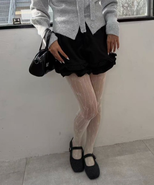 mebole(メボレ)の「ダブルフリルショートパンツ(その他パンツ・レディース・ブラック/グレー・MEDIUM/SMALL)」の4枚目の写真