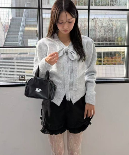 mebole(メボレ)の「ダブルフリルショートパンツ(その他パンツ・レディース・ブラック/グレー・MEDIUM/SMALL)」の8枚目の写真