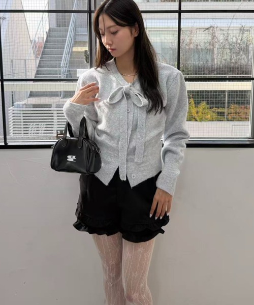 mebole(メボレ)の「ダブルフリルショートパンツ(その他パンツ・レディース・ブラック/グレー・MEDIUM/SMALL)」の9枚目の写真