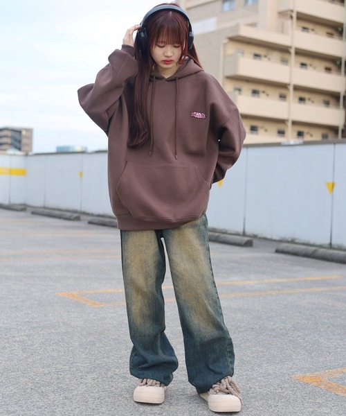 ATMARK（アットマーク）の「《フリーサイズ　/　UNISEX　》ATMARK×DAI NEWJACKコラボ　復刻　イラストグラフィック　バックプリント　プルパーカー（パーカー・レディース・ホワイト/ブラウン/ブラック・FREE）」の9枚目の写真