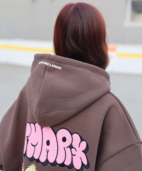 ATMARK（アットマーク）の「《フリーサイズ　/　UNISEX　》ATMARK×DAI NEWJACKコラボ　復刻　イラストグラフィック　バックプリント　プルパーカー（パーカー・レディース・ホワイト/ブラウン/ブラック・FREE）」の12枚目の写真