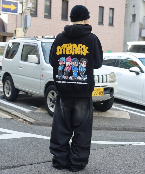 ATMARK（アットマーク）の「《フリーサイズ　/　UNISEX　》ATMARK×DAI NEWJACKコラボ　復刻　イラストグラフィック　バックプリント　プルパーカー（パーカー・レディース・ホワイト/ブラウン/ブラック・FREE）」の5枚目の写真