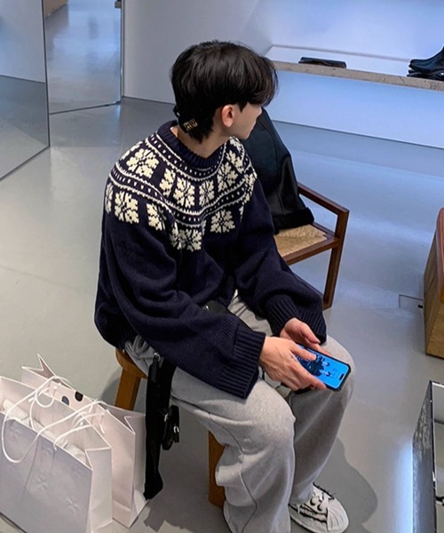 NOWLE（ノウル）の「【NOWLE】ウィンター レトロ ノルディック柄 プルオーバー ニット（ニット/セーター・メンズ・ネイビー/オフホワイト・MEDIUM/LARGE/X-LARGE）」の4枚目の写真