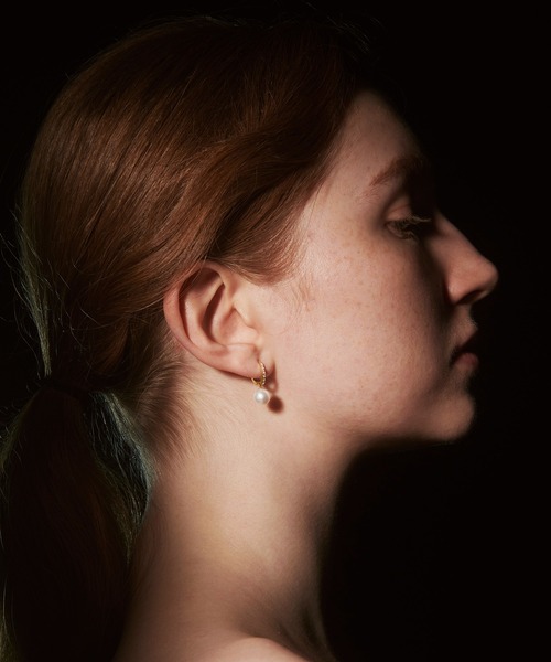 les bonbon(ルボンボン)の「【les bon bon】half eternity pearl pierce/ハーフ エタニティ パール ピアス BOB810(ピアス(両耳用)・レディース・ゴールド・FREE)」の2枚目の写真