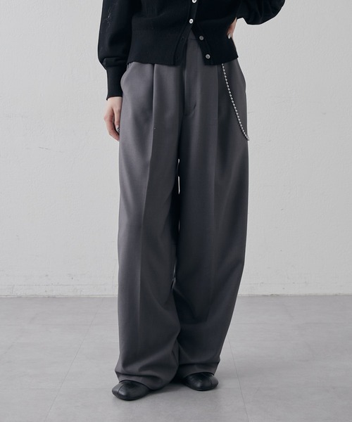 Lui's（ルイス）の「後ろ切替チェーン付きスラックスパンツ