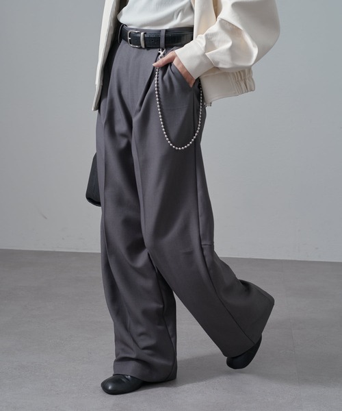 Lui's（ルイス）の「後ろ切替チェーン付きスラックスパンツ
