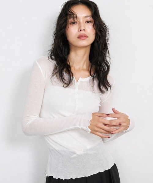 Shelly island(シェリーアイランド)の「ヘンリーシアーロングスリーブTEE(Tシャツ/カットソー・レディース・ブラック/グレー/ホワイト/ピンク・FREE)」の1枚目の写真