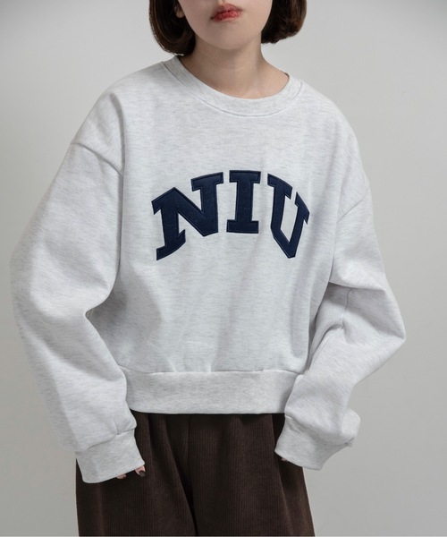 lawgy（ラウジー）の「logo point round neck short sweat / ロゴポイントラウンドネックショートスウェット（スウェット・レディース・ヘザーグレー/ホワイト・FREE）」の2枚目の写真