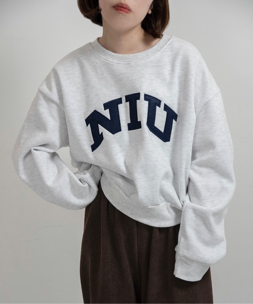 lawgy（ラウジー）の「logo point round neck short sweat / ロゴポイントラウンドネックショートスウェット（スウェット・レディース・ヘザーグレー/ホワイト・FREE）」の7枚目の写真