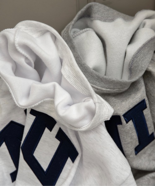 lawgy（ラウジー）の「logo point round neck short sweat / ロゴポイントラウンドネックショートスウェット（スウェット・レディース・ヘザーグレー/ホワイト・FREE）」の4枚目の写真