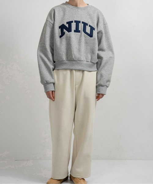 lawgy（ラウジー）の「logo point round neck short sweat / ロゴポイントラウンドネックショートスウェット（スウェット・レディース・ヘザーグレー/ホワイト・FREE）」の3枚目の写真