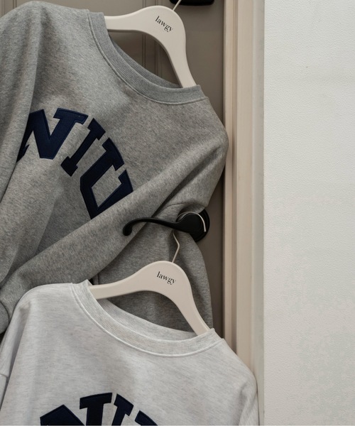 lawgy（ラウジー）の「logo point round neck short sweat / ロゴポイントラウンドネックショートスウェット（スウェット・レディース・ヘザーグレー/ホワイト・FREE）」の5枚目の写真