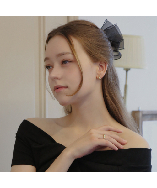 DIEUAMOUR(ディユーアモール)の「グリムカーブイヤリング(ピアス(両耳用)・レディース・イエローゴールド/ホワイトゴールド・FREE)」の4枚目の写真
