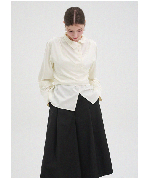 MICANE(ミケーネ)の「ハナ ハイネックブラウス(シャツ/ブラウス・レディース・ブラック/クリーム・MEDIUM/LARGE/X-LARGE/SMALL)」の5枚目の写真