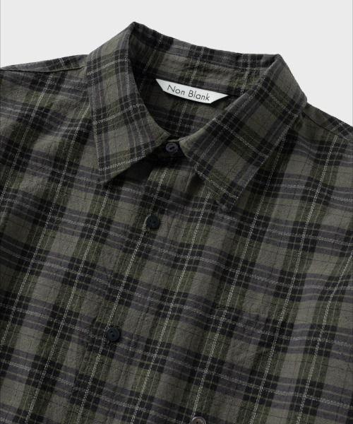 NONBLANK（ノンブランク）の「[夏]クリンクルリネンチェックシャツ_KHAKI（シャツ/ブラウス・メンズ・カーキ・MEDIUM/LARGE/X-LARGE）」の3枚目の写真