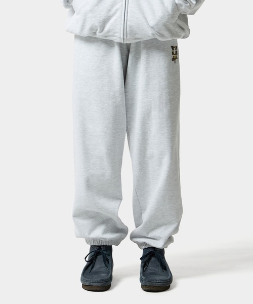HUF（ハフ）の「MEGABLAST CAMO FLEECE PANT（スウェットパンツ・メンズ・ブラック/アッシュ・M/L/XL/S/XXL）」の2枚目の写真