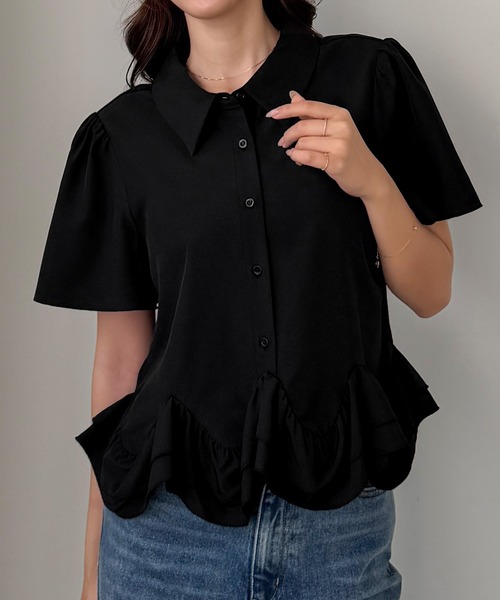 Louere(ルエレ)の「裾フリルブラウス(シャツ/ブラウス・レディース・ブルー/ブラック/ホワイト・SMALL/MEDIUM/LARGE/X-LARGE)」の1枚目の写真