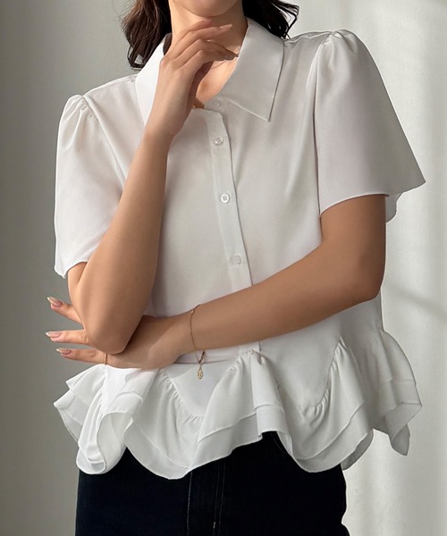 Louere(ルエレ)の「裾フリルブラウス(シャツ/ブラウス・レディース・ブルー/ブラック/ホワイト・SMALL/MEDIUM/LARGE/X-LARGE)」の4枚目の写真