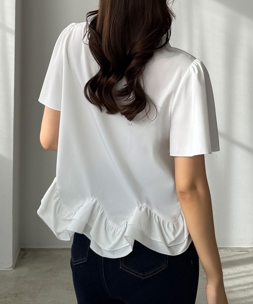 Louere(ルエレ)の「裾フリルブラウス(シャツ/ブラウス・レディース・ブルー/ブラック/ホワイト・SMALL/MEDIUM/LARGE/X-LARGE)」の10枚目の写真