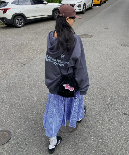 mydeepbluememories（マイディープブルーメモリーズ）の「(zp) MM SYMBOL LOGO 2WAY ZIP-UP (CHARCOAL)（パーカー・レディース・チャコール・FREE/LARGE）」の5枚目の写真