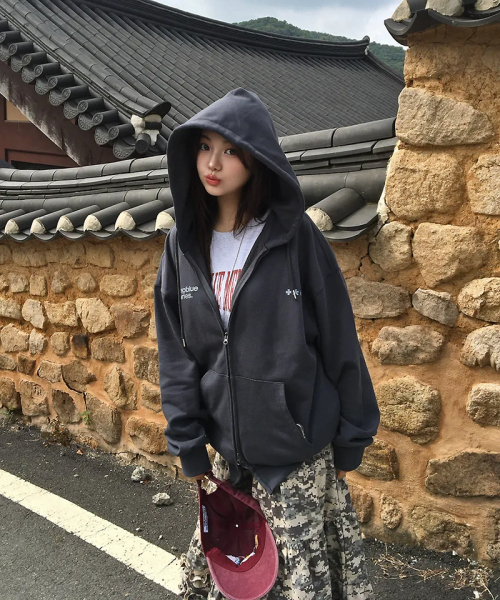 mydeepbluememories（マイディープブルーメモリーズ）の「(zp) MM SYMBOL LOGO 2WAY ZIP-UP (CHARCOAL)（パーカー・レディース・チャコール・FREE/LARGE）」の6枚目の写真