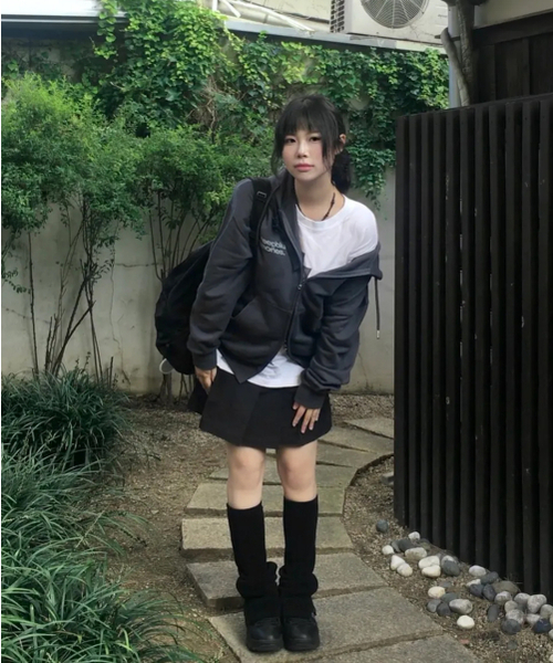mydeepbluememories（マイディープブルーメモリーズ）の「(zp) MM SYMBOL LOGO 2WAY ZIP-UP (CHARCOAL)（パーカー・レディース・チャコール・FREE/LARGE）」の8枚目の写真