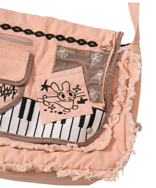 youthbath(ユースバース)の「Damage Washed Cross Bag_Coral(メッセンジャーバッグ・レディース・その他・OS)」の4枚目の写真