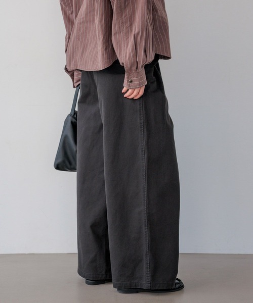 BAYFLOW（ベイフロー）の「サス付きタックワイドパンツ（その他パンツ・レディース・カーキ/ブラック・SMALL/MEDIUM）」の10枚目の写真