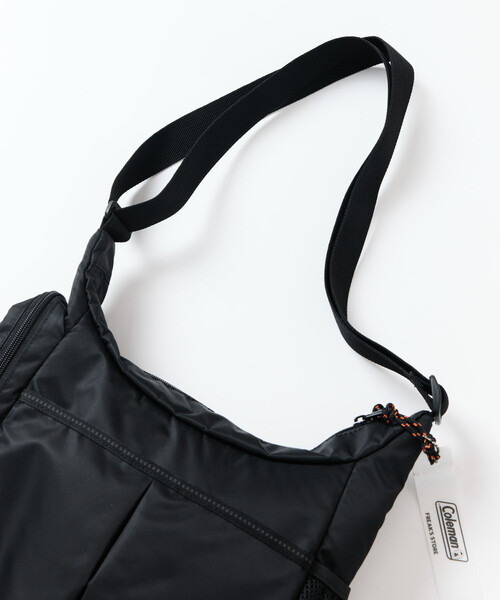 COLEMAN（コールマン）の「Coleman/コールマン 別注 WALKER COOL SHOULDER /ウォーカー クールショルダー（ショルダーバッグ・メンズ・ブラック・ONE SIZE）」の6枚目の写真