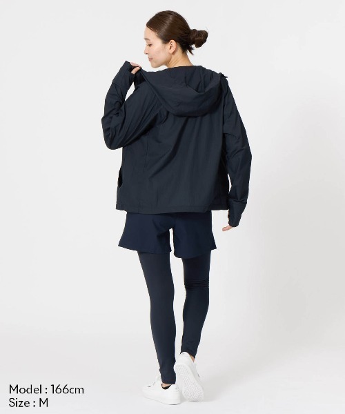 le coq sportif(ルコックスポルティフ)の「【はっ水】ポケッタブルUVカットウィンドジャケット(ナイロンジャケット・レディース・ベージュ/ネイビー/ブルー/グリーン・S/XL/L/M)」の14枚目の写真