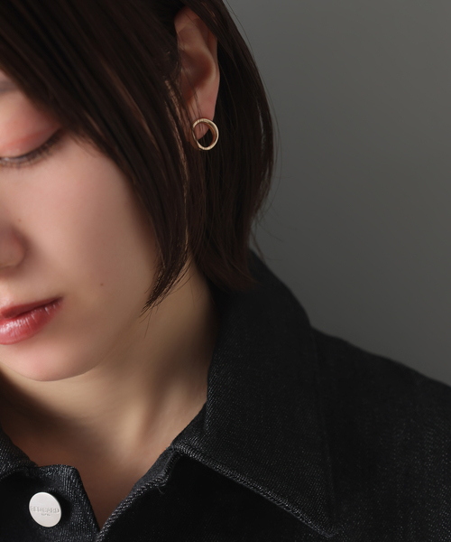 Lilas(リラ)の「12mmOガタピアス K10(両耳)(ピアス(両耳用)・レディース・ゴールド・FREE)」の2枚目の写真
