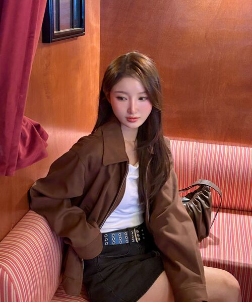DOFFSEPT(ドフセプト)の「Vegan Leather Suede Crop Bomber in Mocha(ライダースジャケット・レディース・その他・FREE)」の9枚目の写真