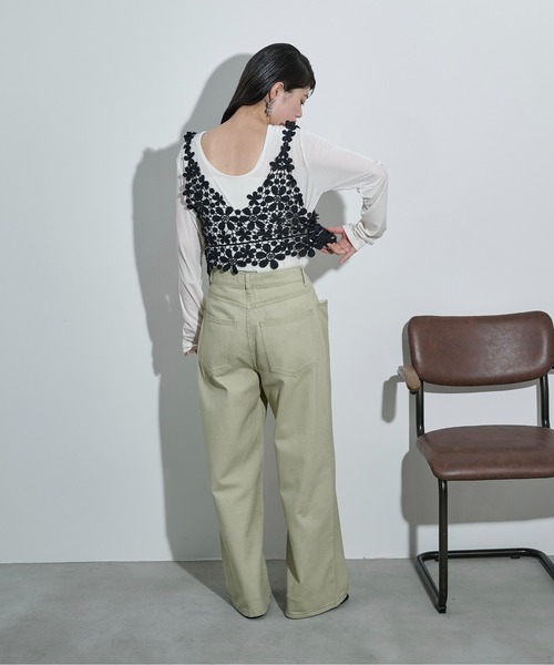 THE YOn（ザヨン）の「フラワーモチーフレースVネックビスチェ（その他トップス・レディース・オフホワイト/ブラック・FREE）」の13枚目の写真