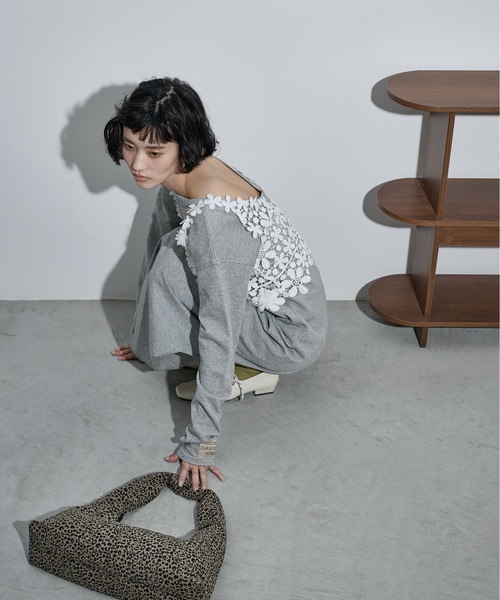 THE YOn（ザヨン）の「フラワーモチーフレースVネックビスチェ（その他トップス・レディース・オフホワイト/ブラック・FREE）」の6枚目の写真