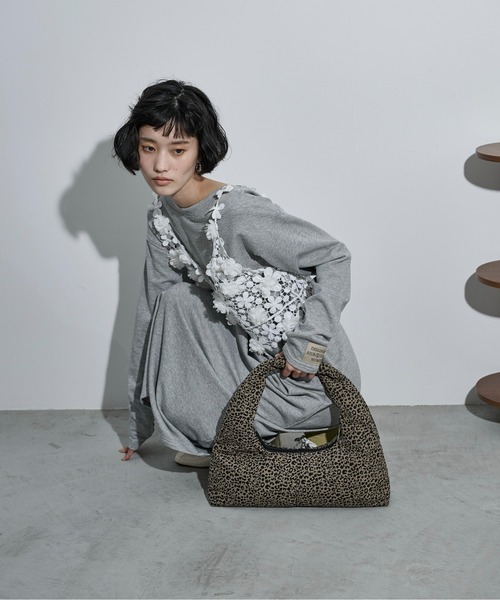 THE YOn（ザヨン）の「フラワーモチーフレースVネックビスチェ（その他トップス・レディース・オフホワイト/ブラック・FREE）」の7枚目の写真