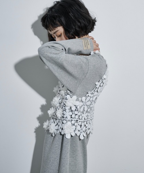 THE YOn（ザヨン）の「フラワーモチーフレースVネックビスチェ（その他トップス・レディース・オフホワイト/ブラック・FREE）」の17枚目の写真