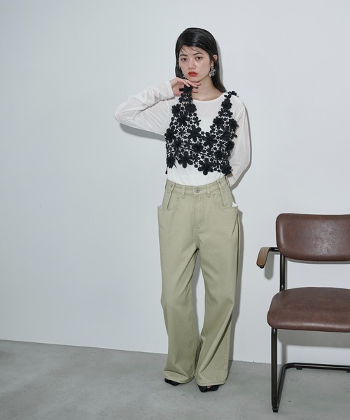 THE YOn（ザヨン）の「フラワーモチーフレースVネックビスチェ（その他トップス・レディース・オフホワイト/ブラック・FREE）」の10枚目の写真