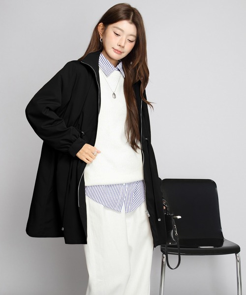 by LEGNA(バイレグナ)の「撥水スタンドカラー ロングコート(トレンチコート・レディース・ブラック/クリーム/モカ・FREE)」の2枚目の写真